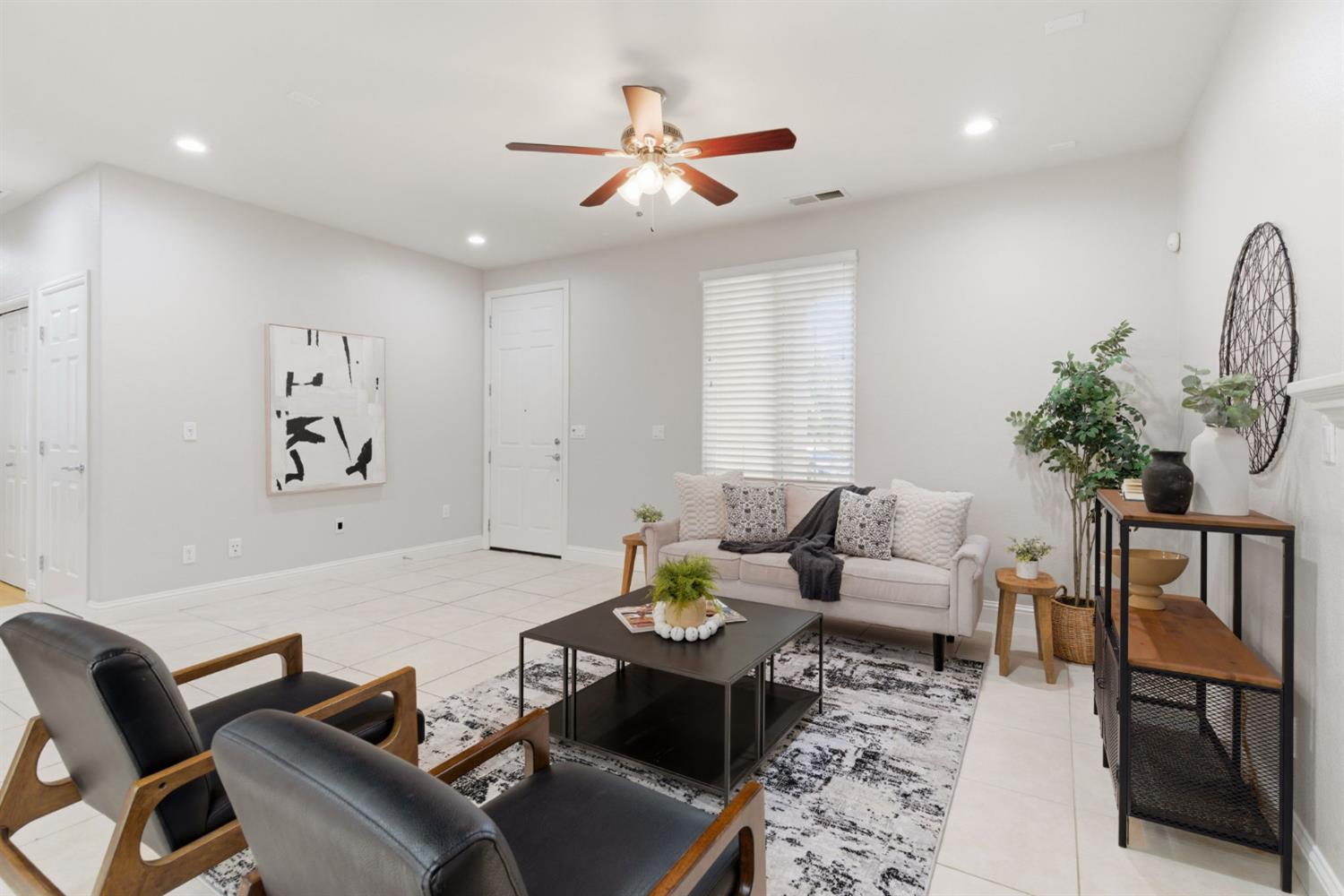 349 W Las Brisas Drive