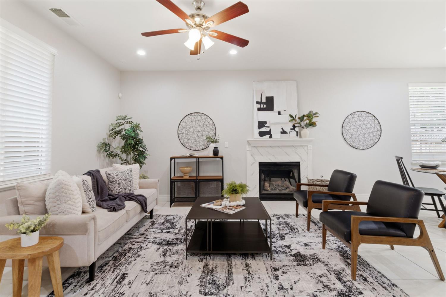 349 W Las Brisas Drive