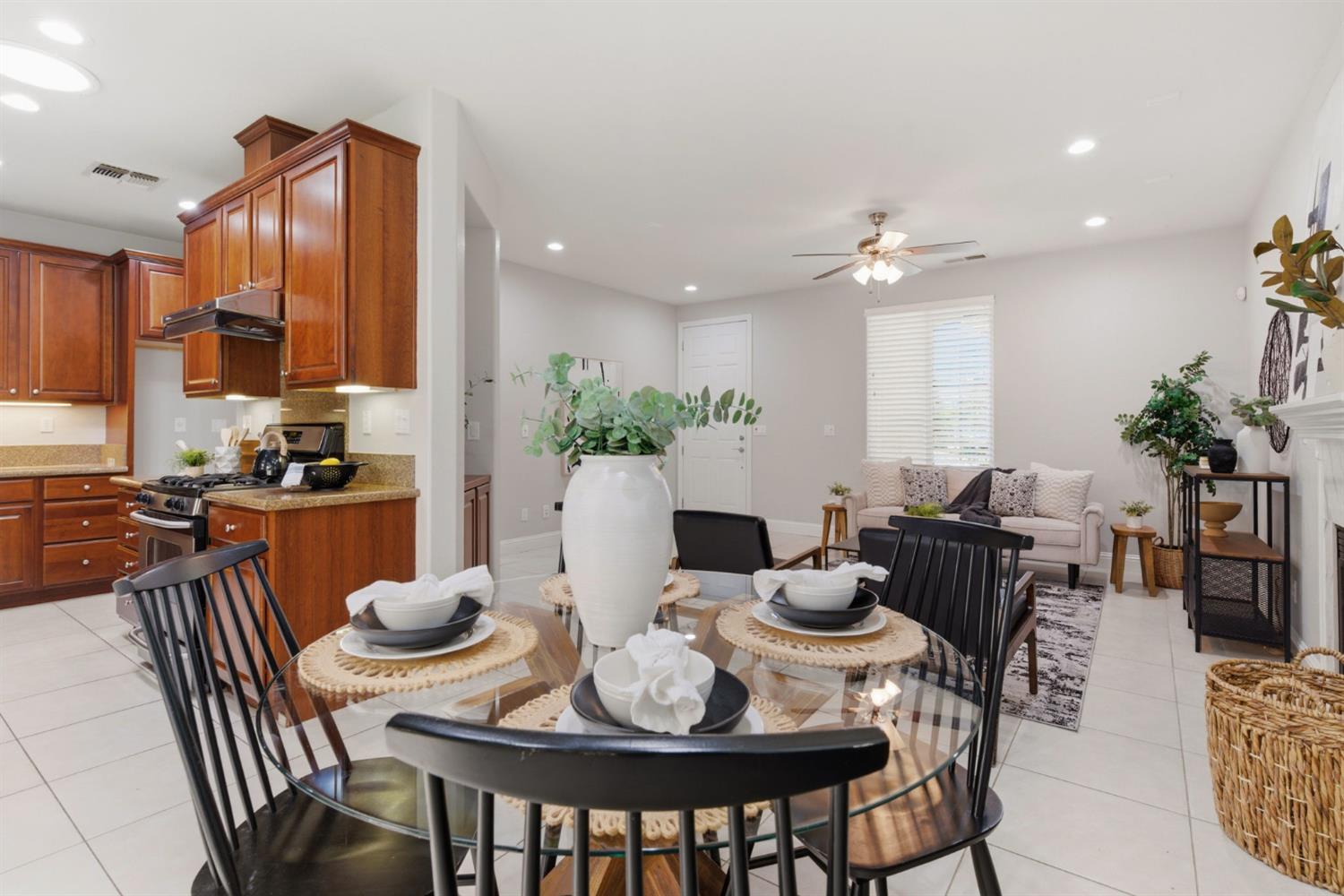 349 W Las Brisas Drive