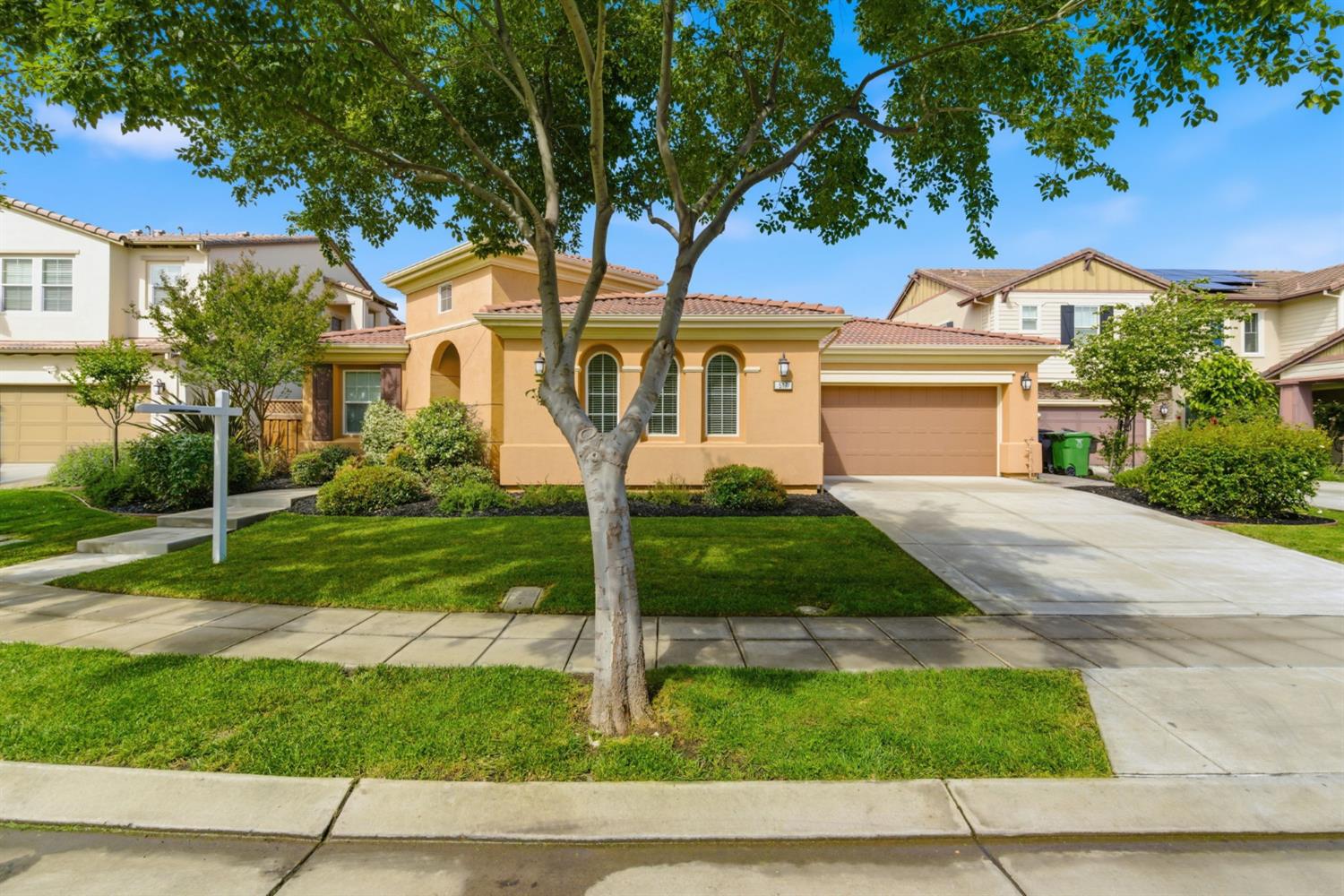 517 N Castellina Terrace