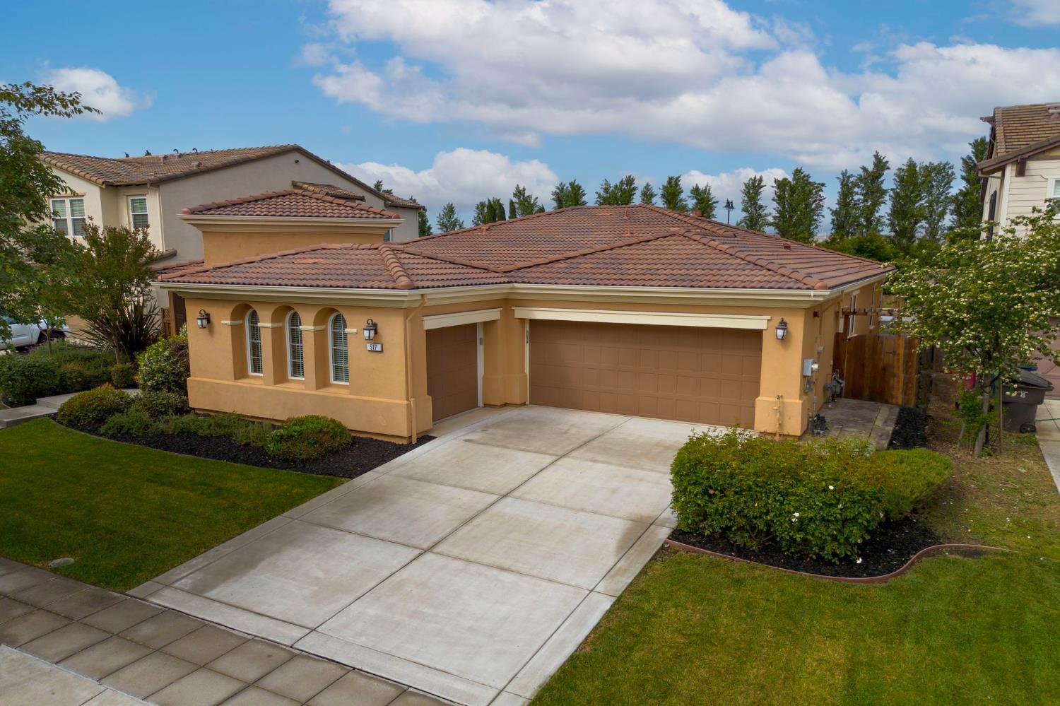 517 N Castellina Terrace