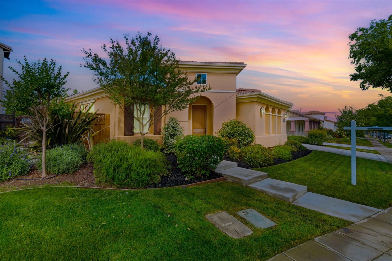 517 N Castellina Terrace