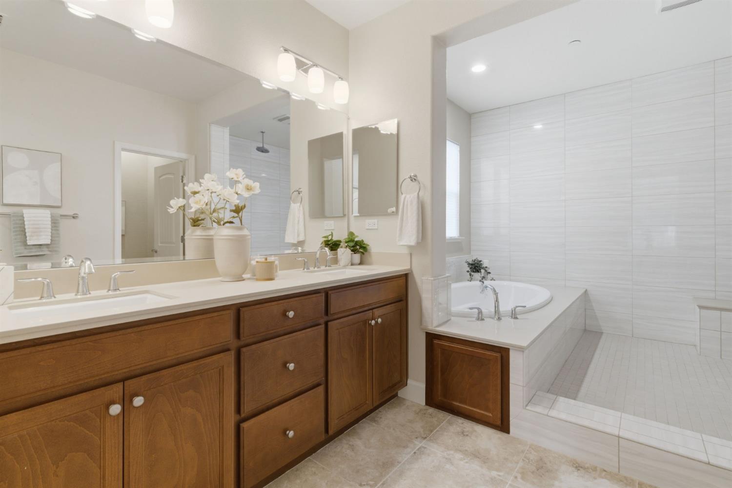 517 N Castellina Terrace