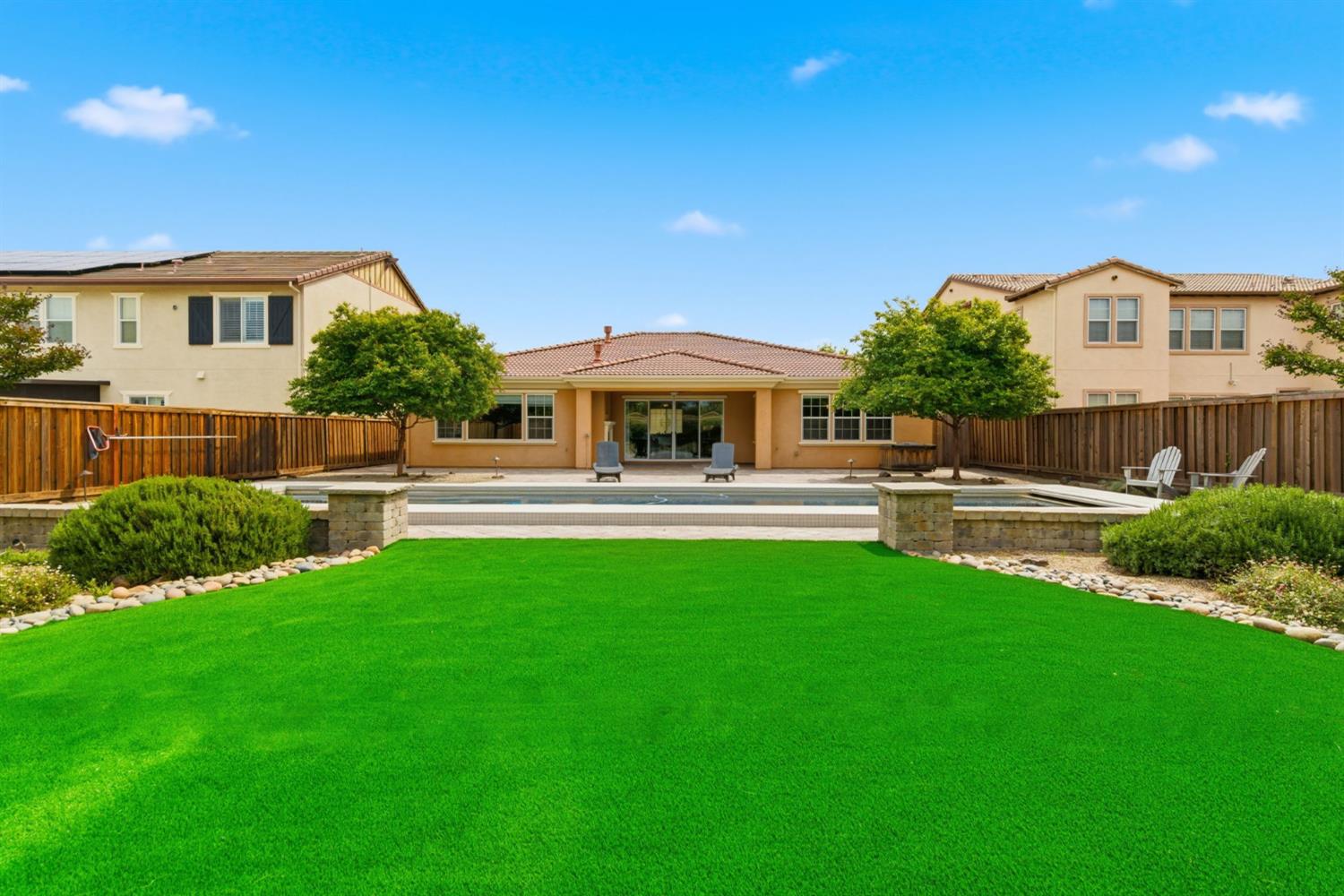 517 N Castellina Terrace