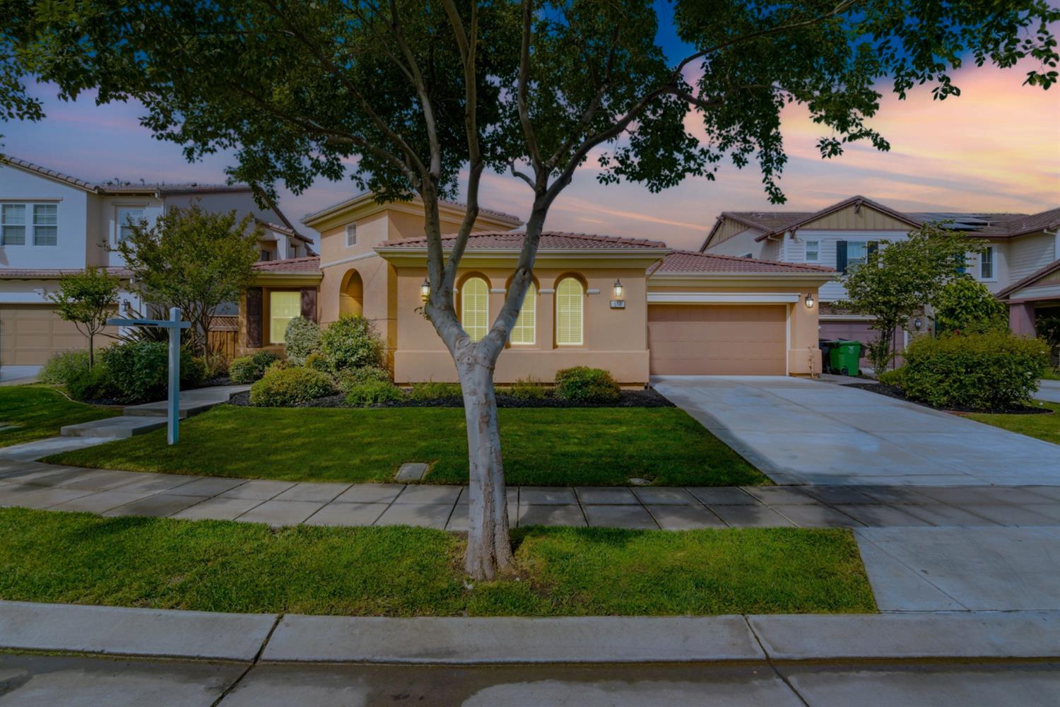 517 N Castellina Terrace