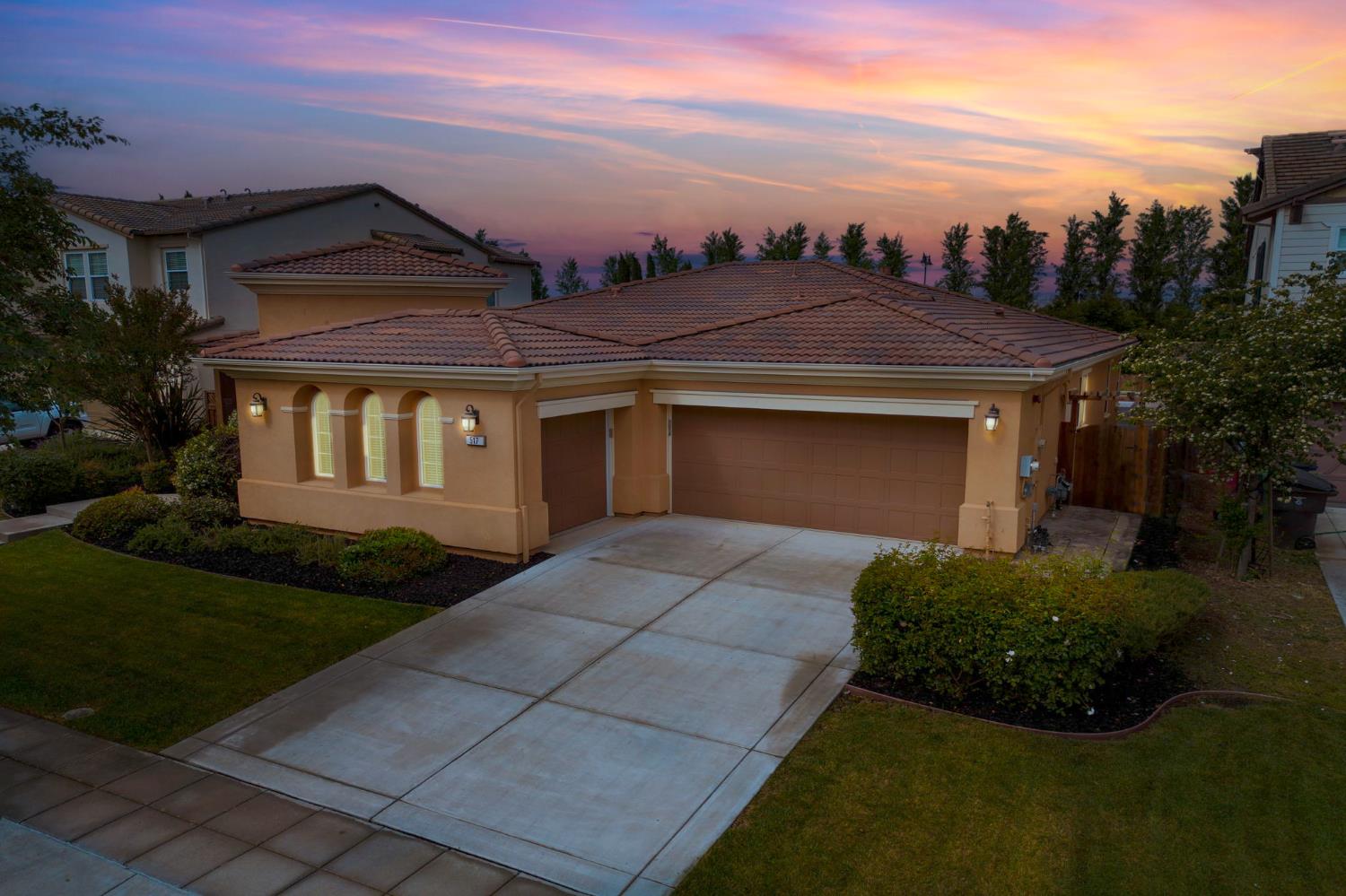 517 N Castellina Terrace