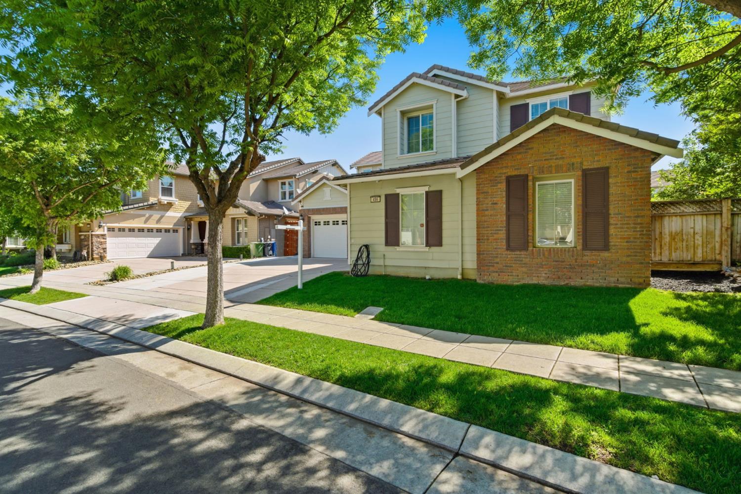 456 N Sierra Madre Street