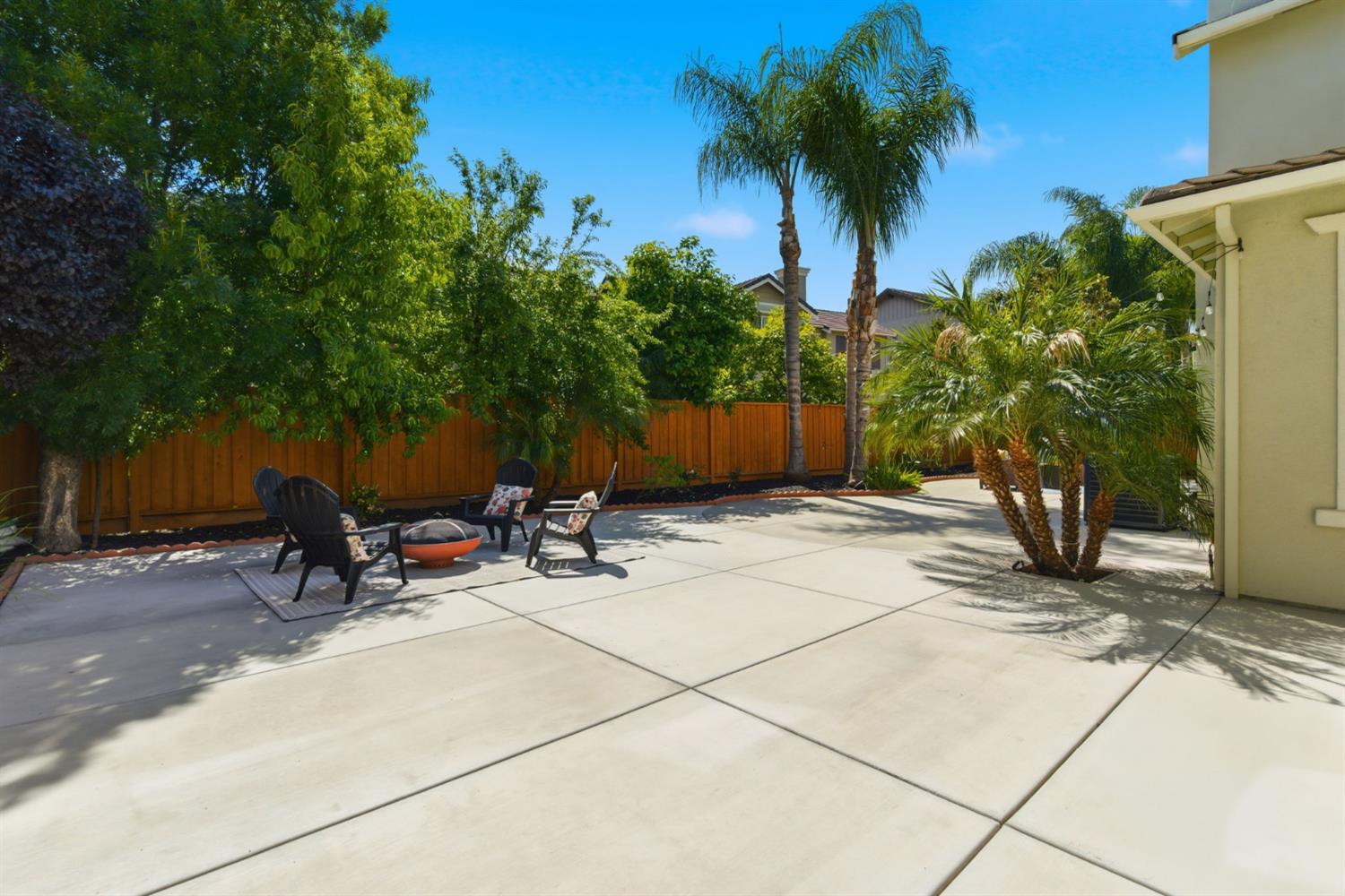 456 N Sierra Madre Street