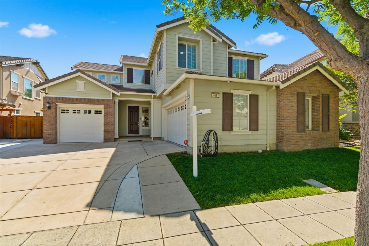 456 N Sierra Madre Street