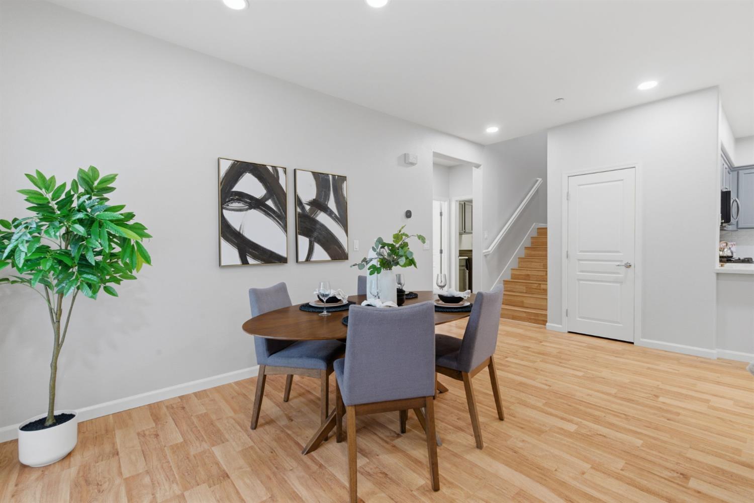 166 W Luna Loca Lane
