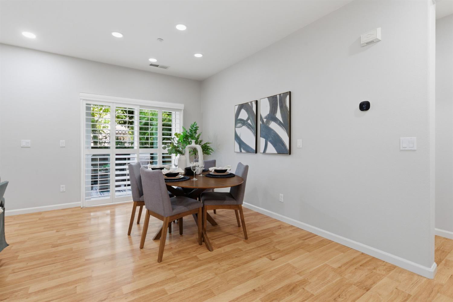 166 W Luna Loca Lane
