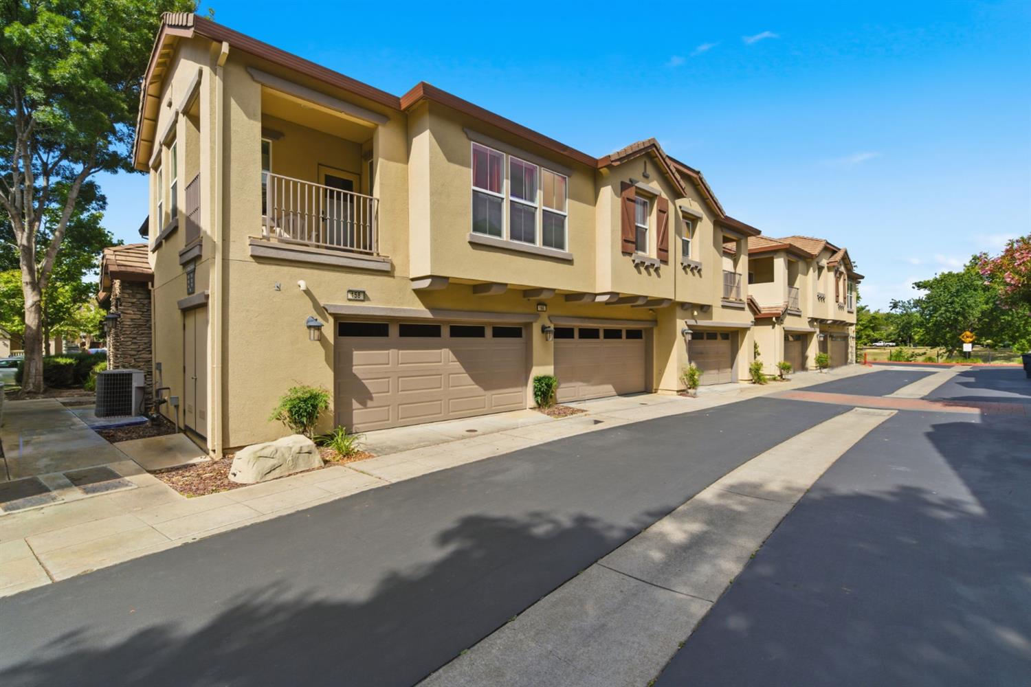 166 W Luna Loca Lane