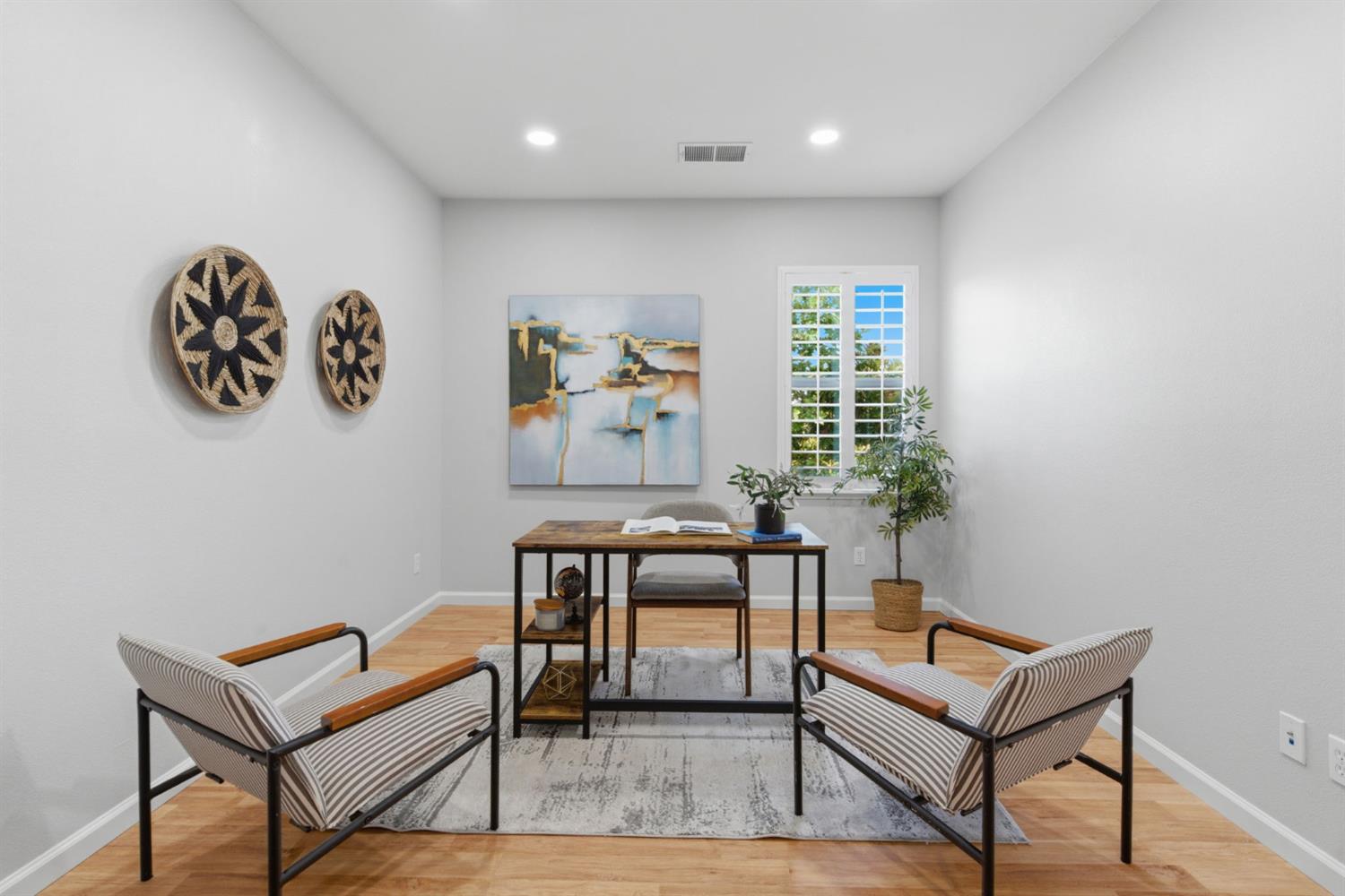 166 W Luna Loca Lane