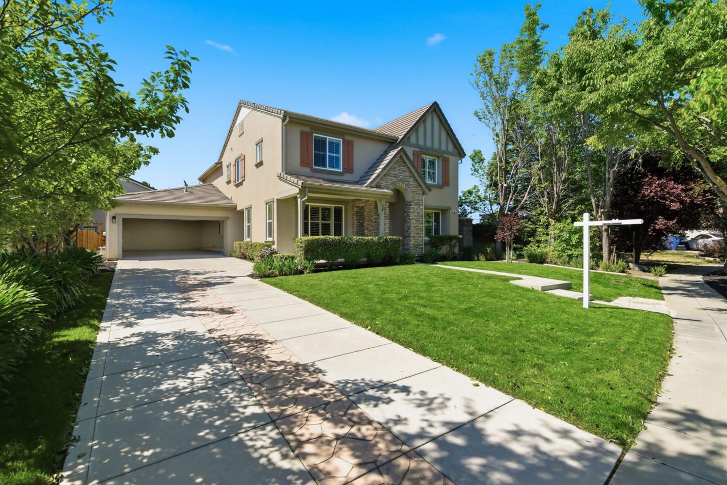 34 Felicia Avenue