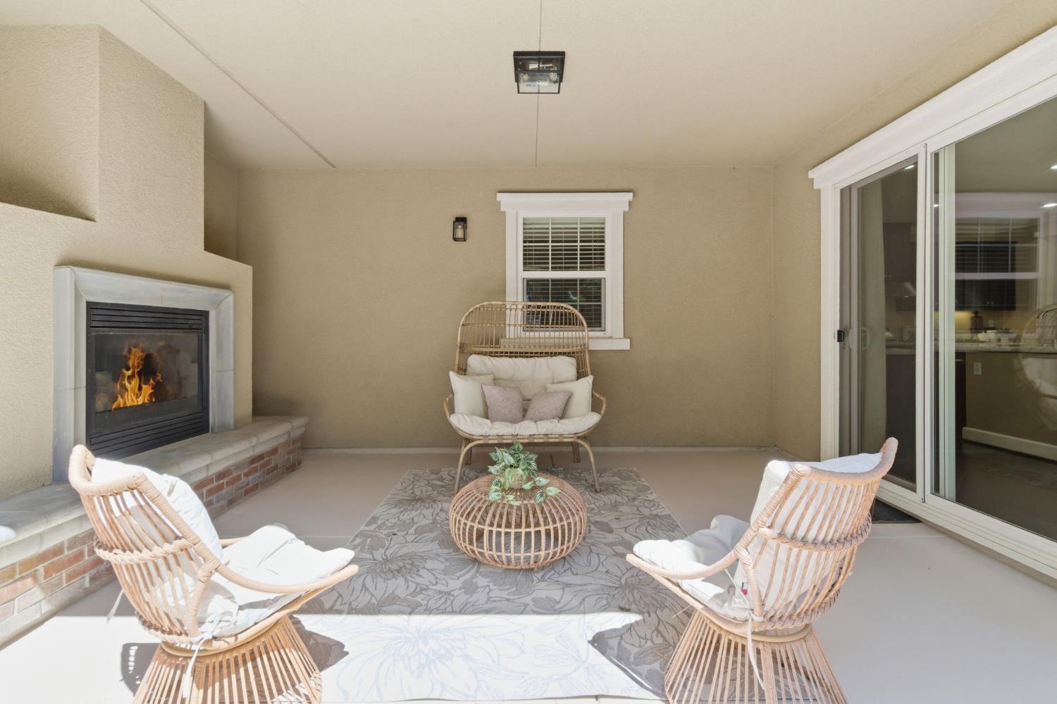 626 W Gravino Drive