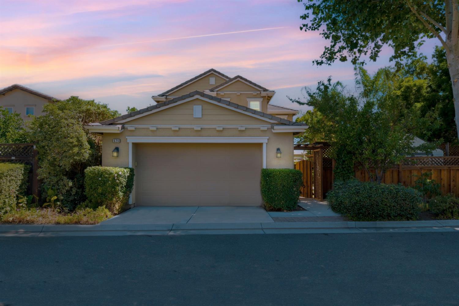 626 W Gravino Drive