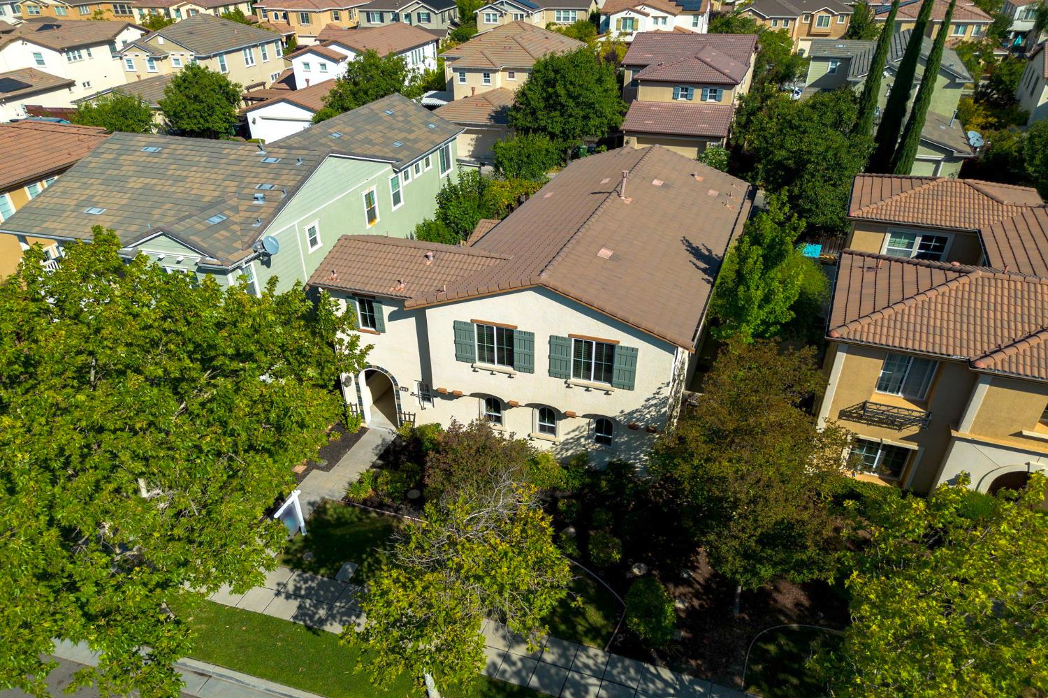 617 W Esplanade Drive