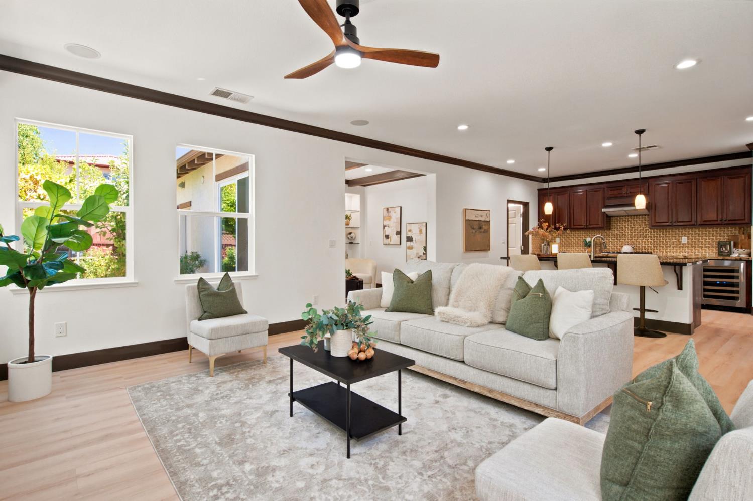 617 W Esplanade Drive