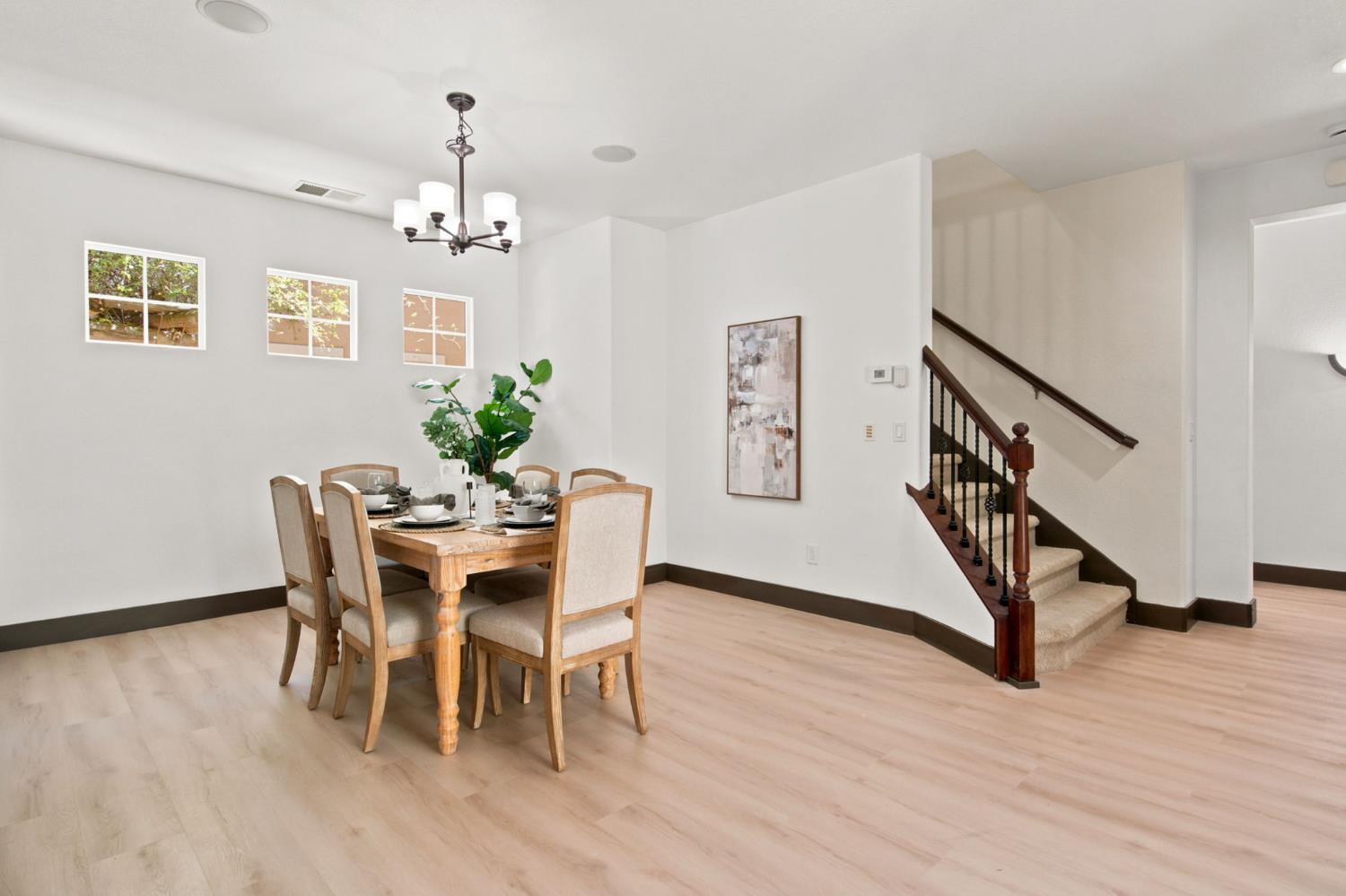 617 W Esplanade Drive