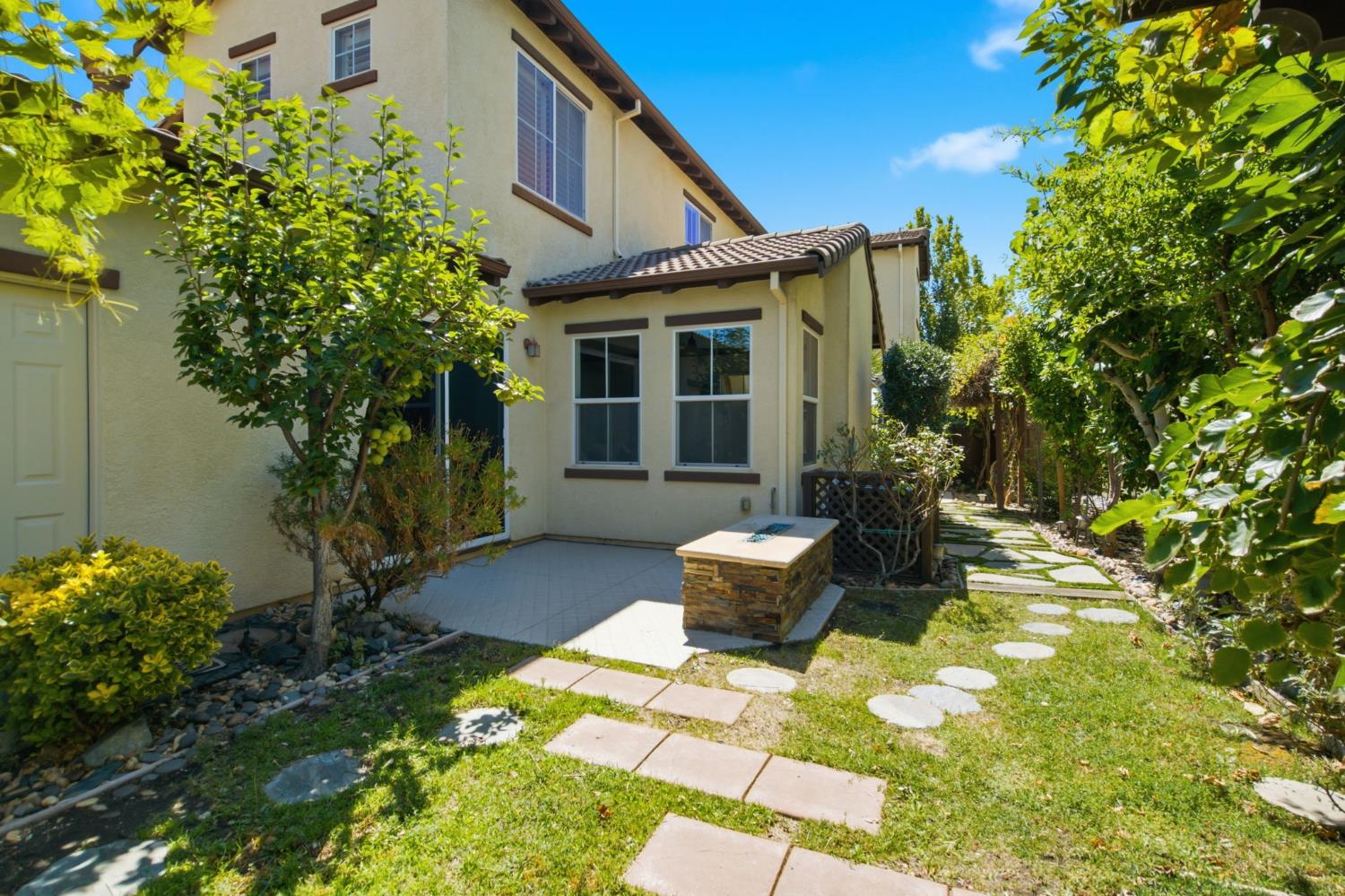 617 W Esplanade Drive
