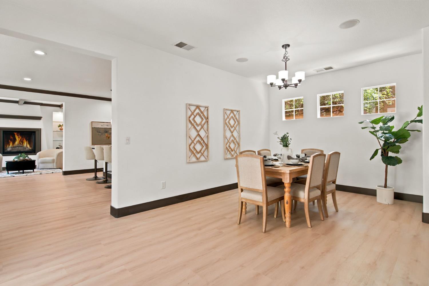 617 W Esplanade Drive