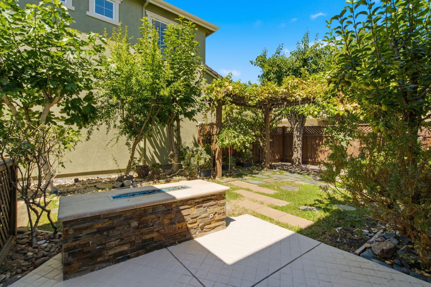 617 W Esplanade Drive