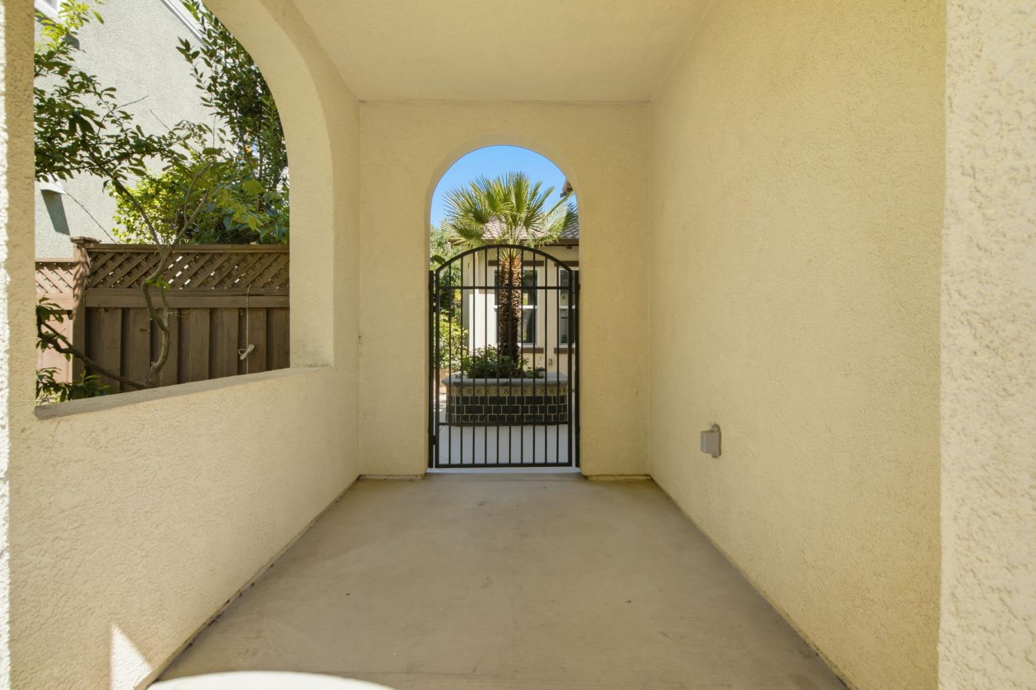 617 W Esplanade Drive
