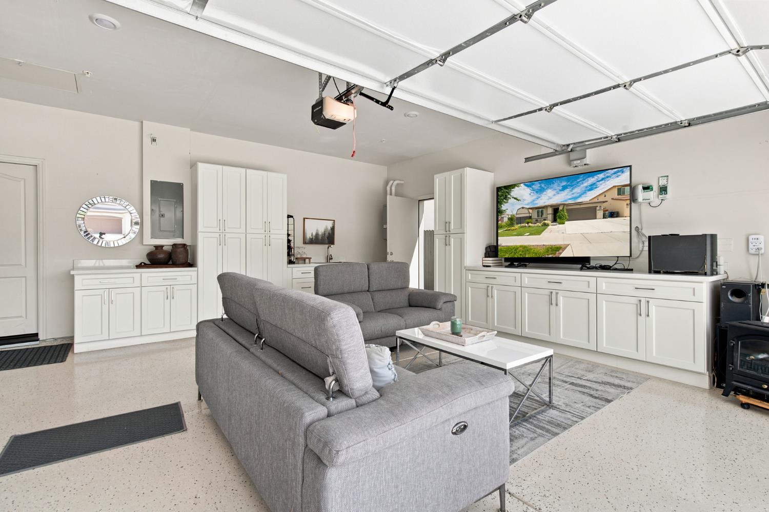 3093 Feather Road