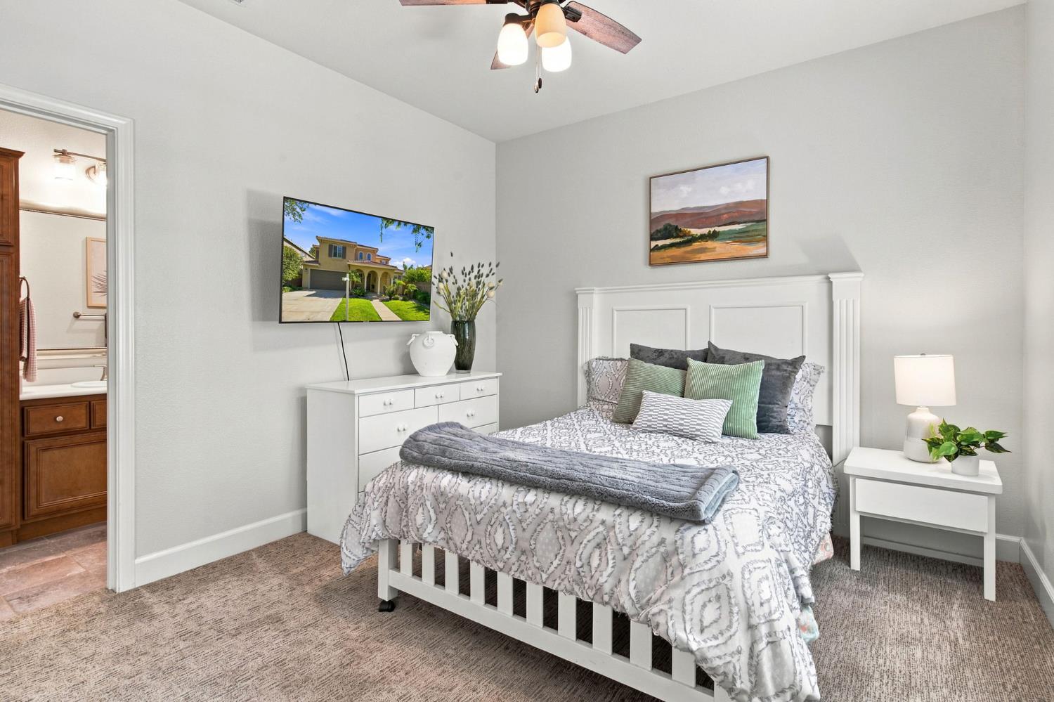 759 W Plumas Court