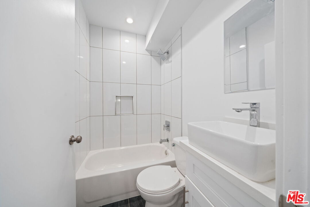 6334 Beck Ave Unit: 6334