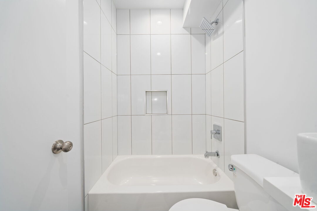 6334 Beck Ave Unit: 6334