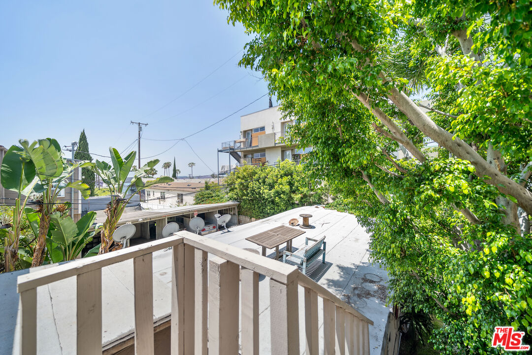 1239 N Havenhurst Dr Unit: 1239 1/2