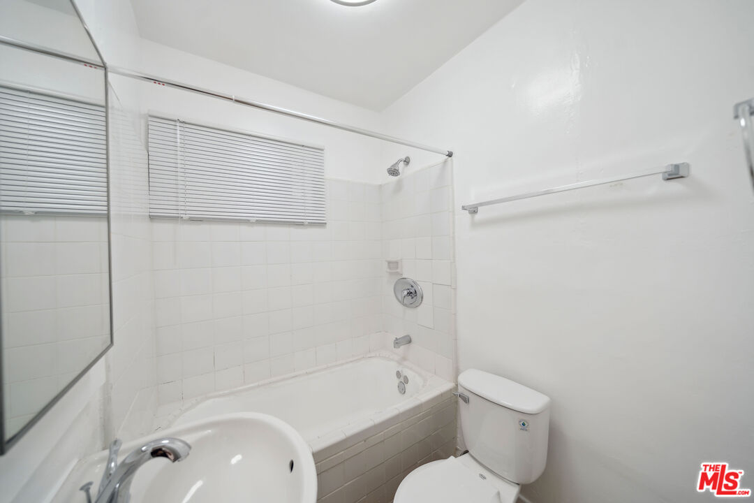 1239 N Havenhurst Dr Unit: 1239 1/2