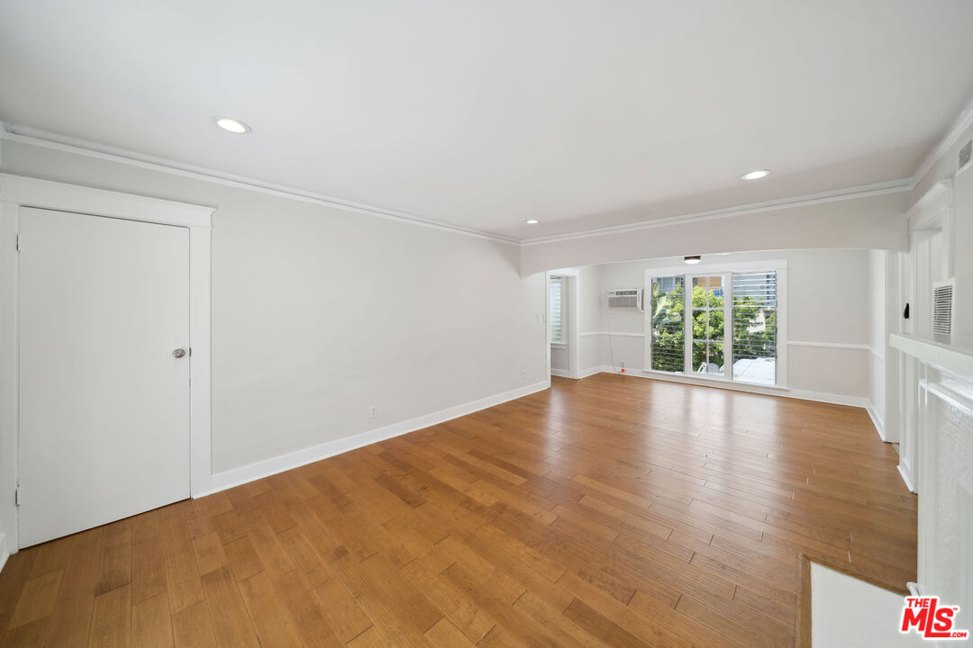 1239 N Havenhurst Dr Unit: 1239 1/2