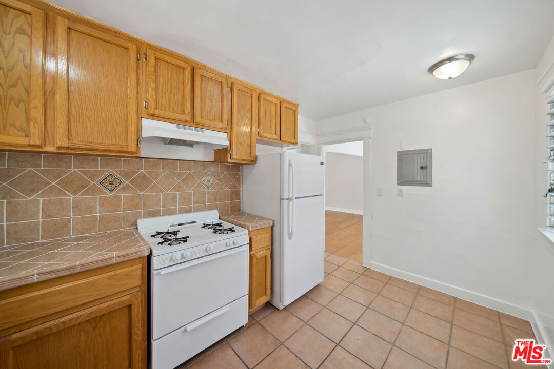 1239 N Havenhurst Dr Unit: 1239 1/2