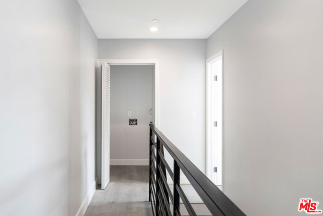 6032 Romaine St Unit: 4