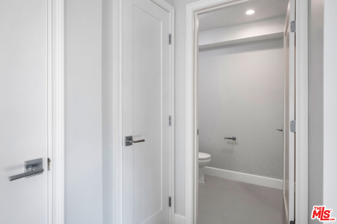 6032 Romaine St Unit: 4