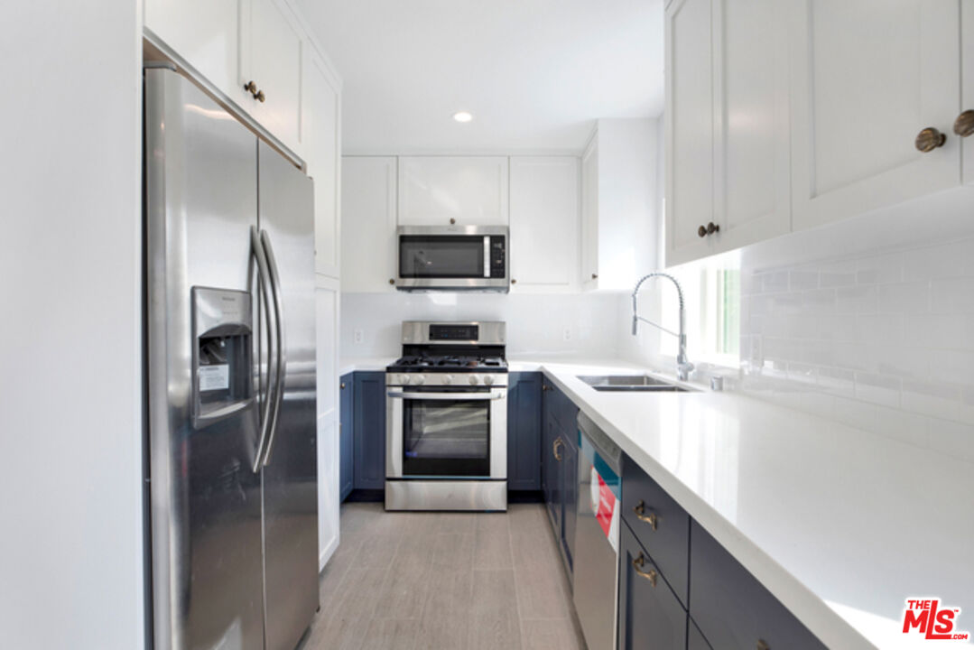 6032 Romaine St Unit: 4