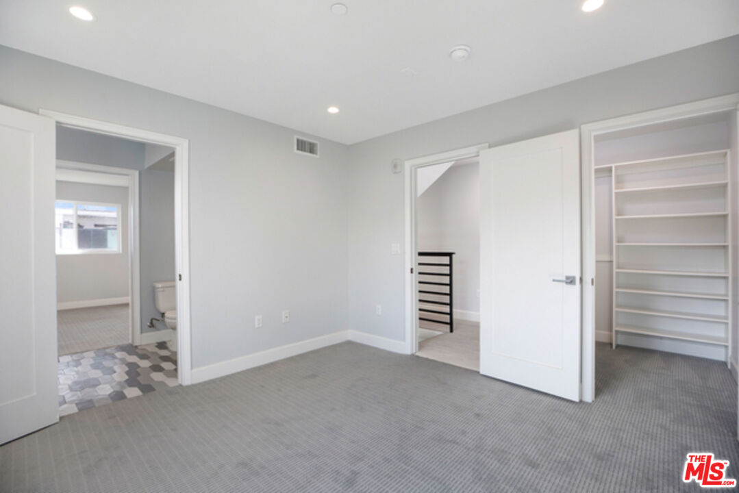 6032 Romaine St Unit: 4
