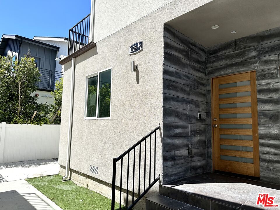 1123 Browning Blvd