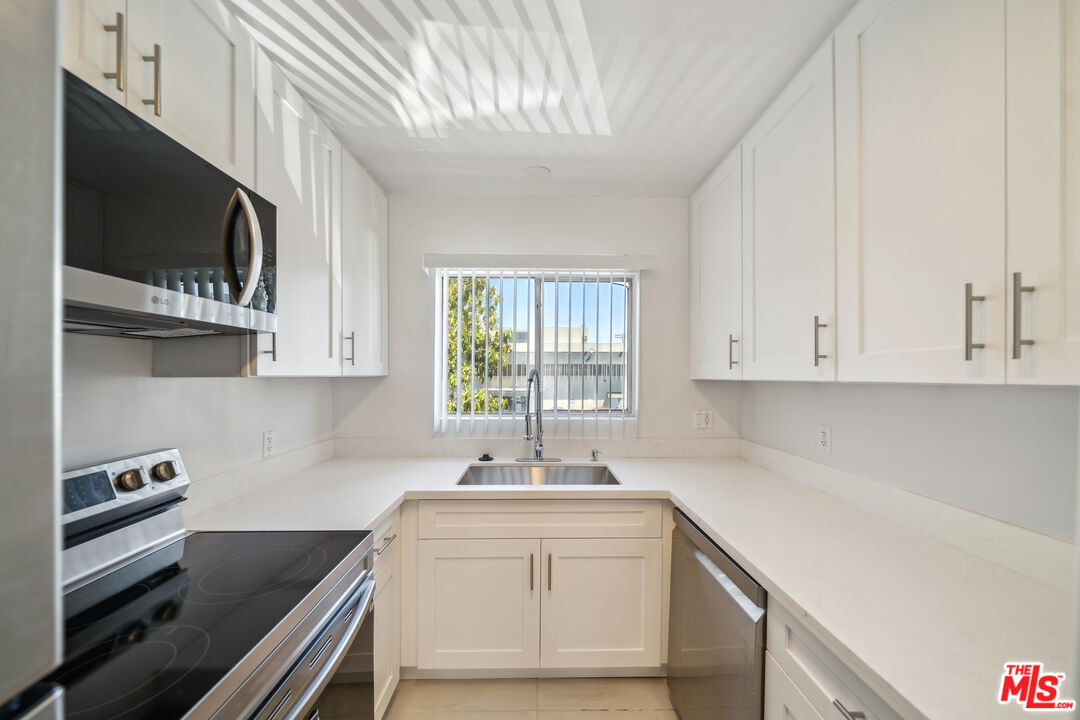 326 S Serrano Ave Unit: 9