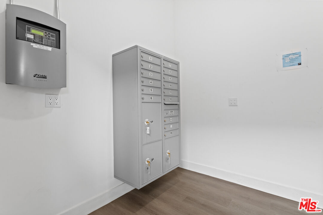1223 N Hayworth Ave Unit: 3