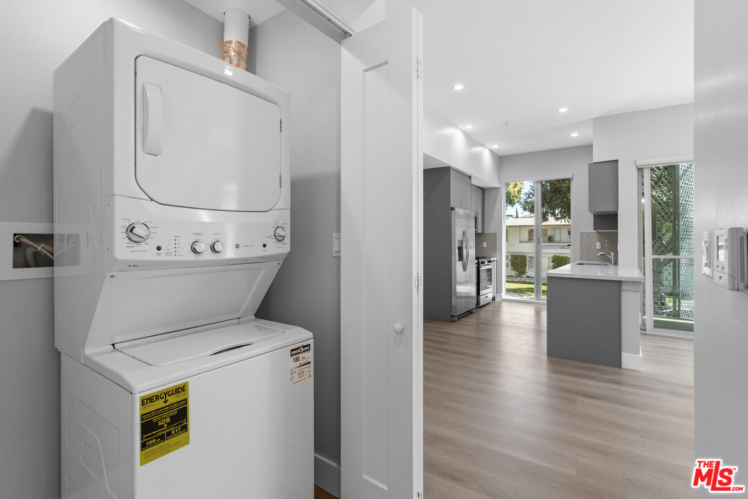 1223 N Hayworth Ave Unit: 3