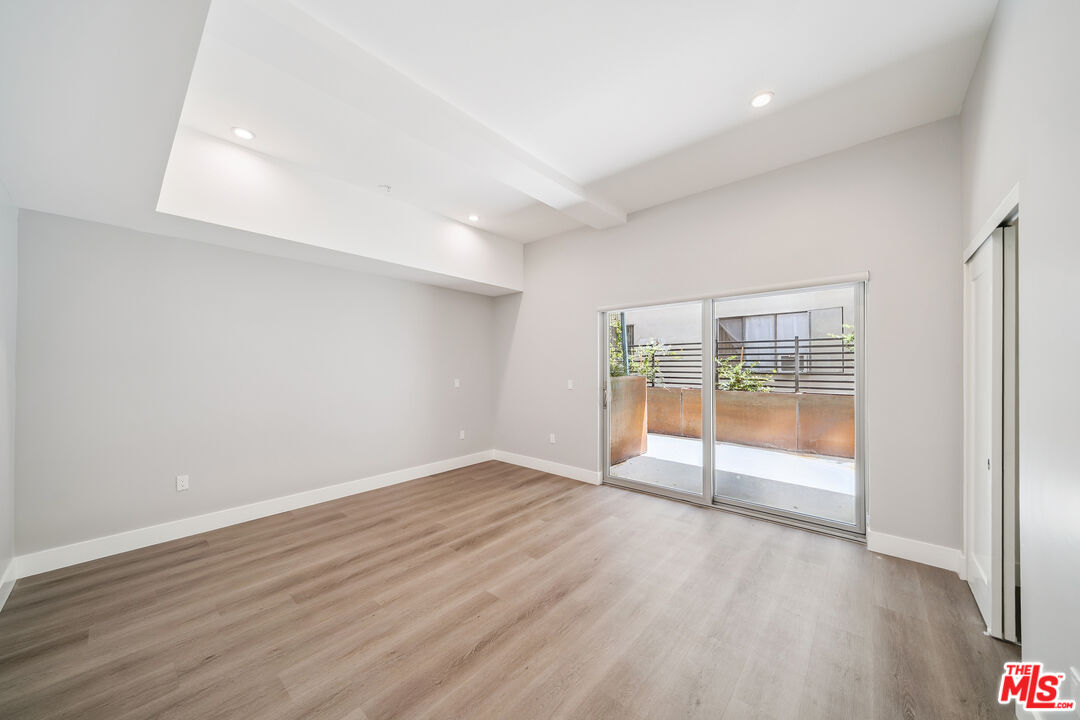 1223 N Hayworth Ave Unit: 4