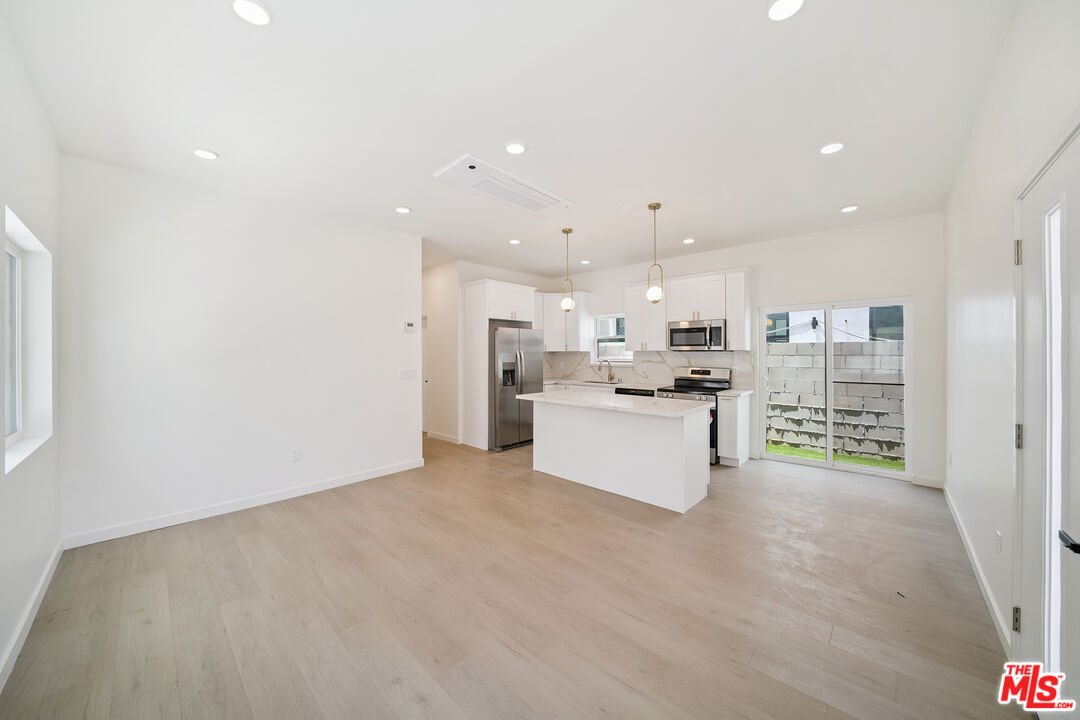 1513 S Hayworth Ave