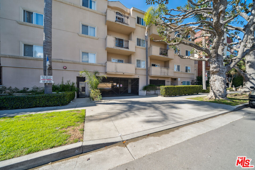 2335 S Bentley Ave Unit: 207