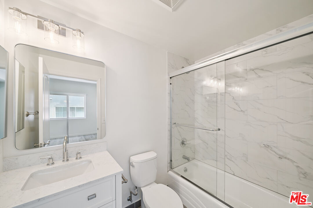 2335 S Bentley Ave Unit: 207