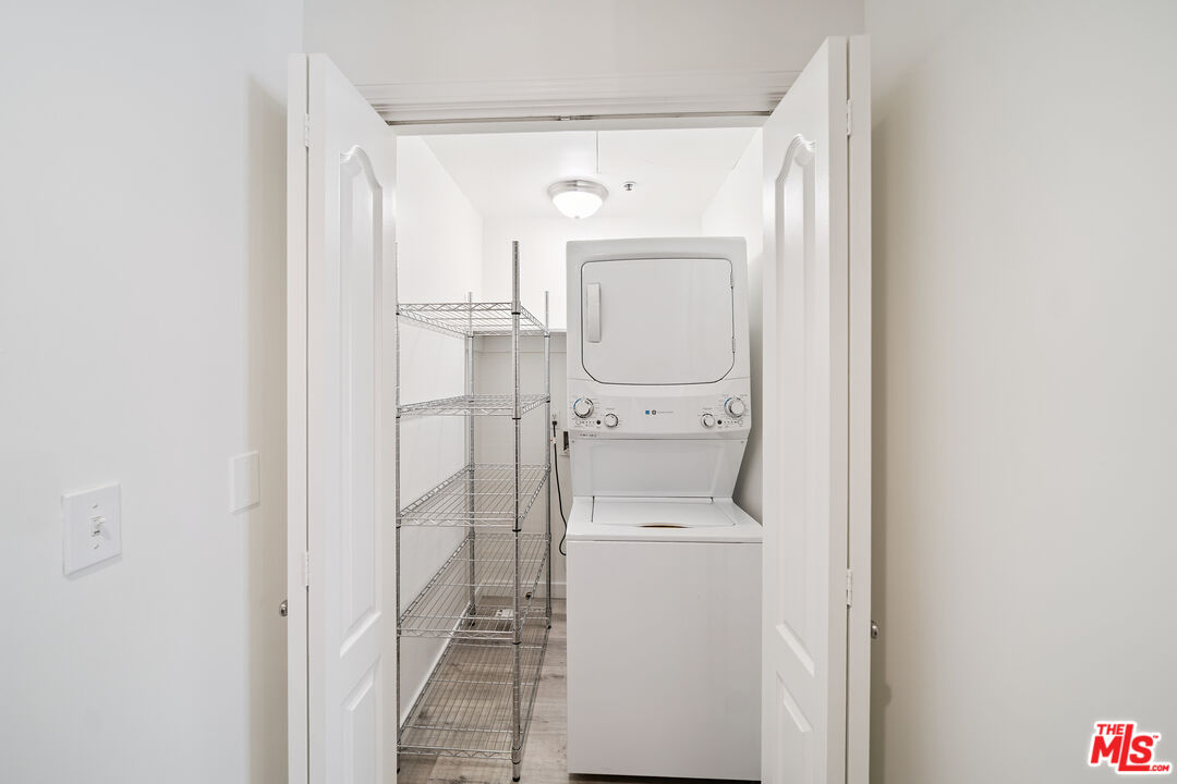 2335 S Bentley Ave Unit: 207