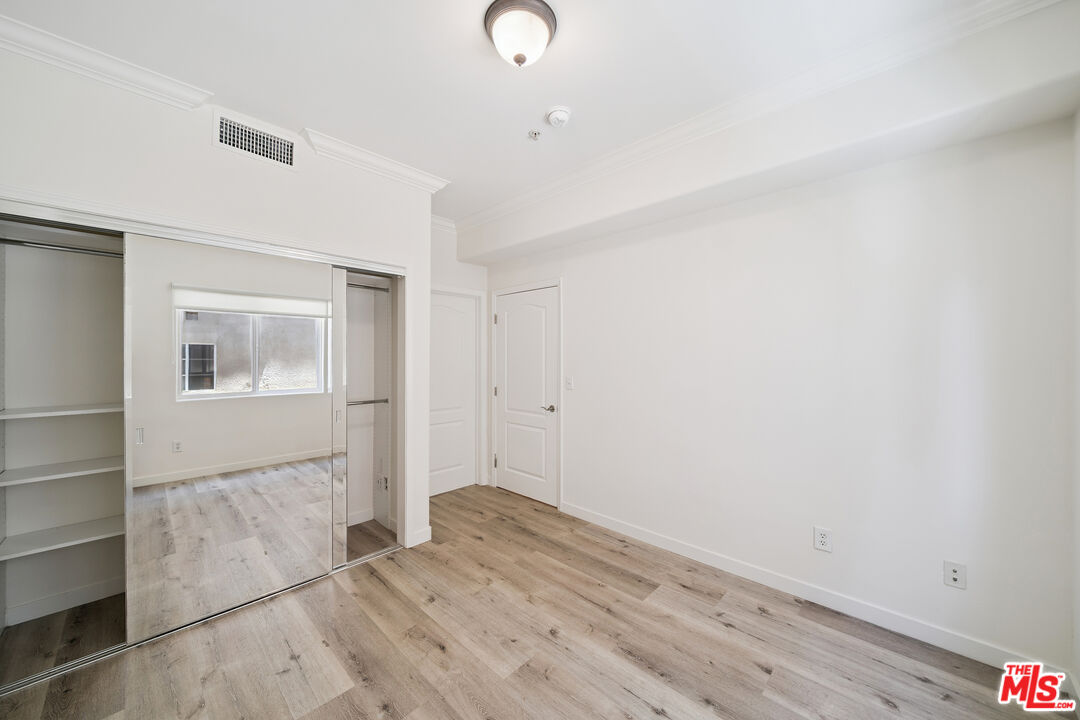 2335 S Bentley Ave Unit: 207