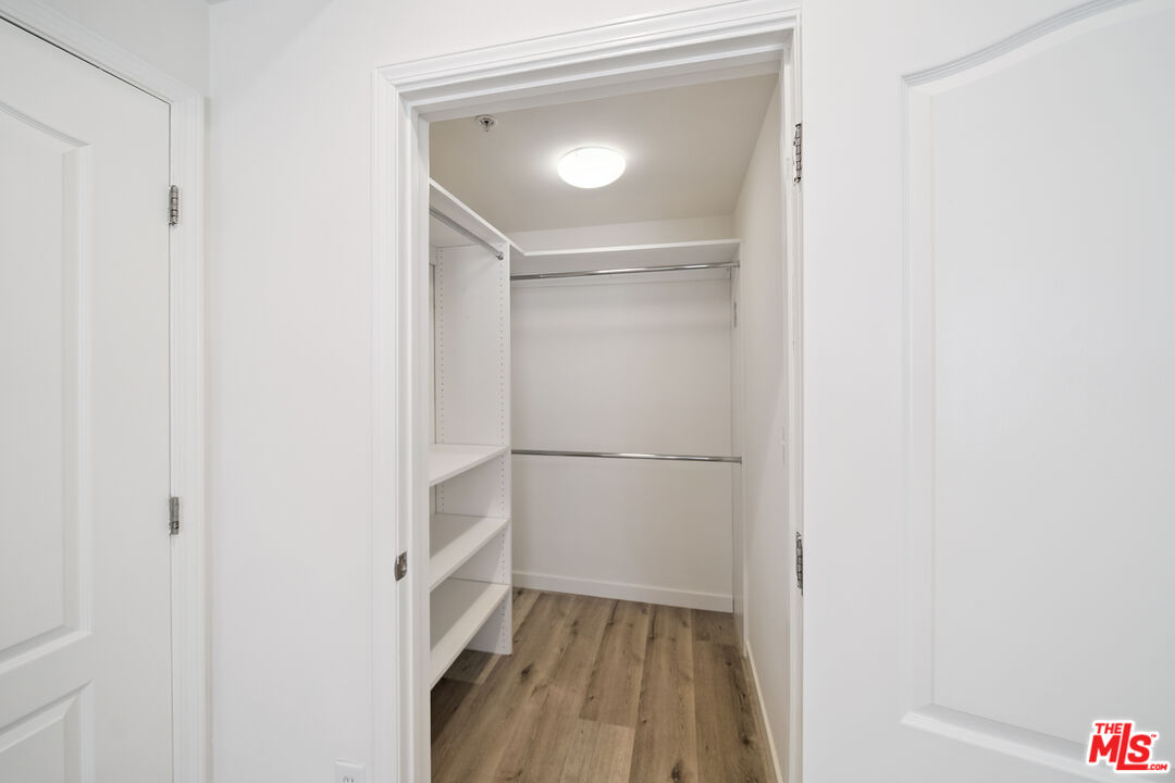 2335 S Bentley Ave Unit: 207